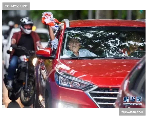 超过五万名球迷参与马德里“西甲传奇慈善跑”活动。